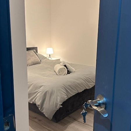Modern 2 Bed Near Turf Moor Football Stadium, Parks, Canal And Lake Μπέρνλεϊ Εξωτερικό φωτογραφία