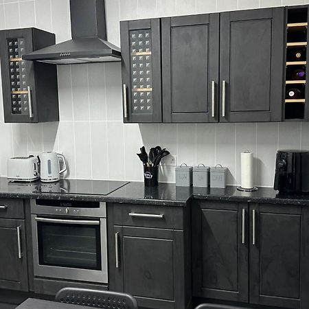 Modern 2 Bed Near Turf Moor Football Stadium, Parks, Canal And Lake Μπέρνλεϊ Εξωτερικό φωτογραφία