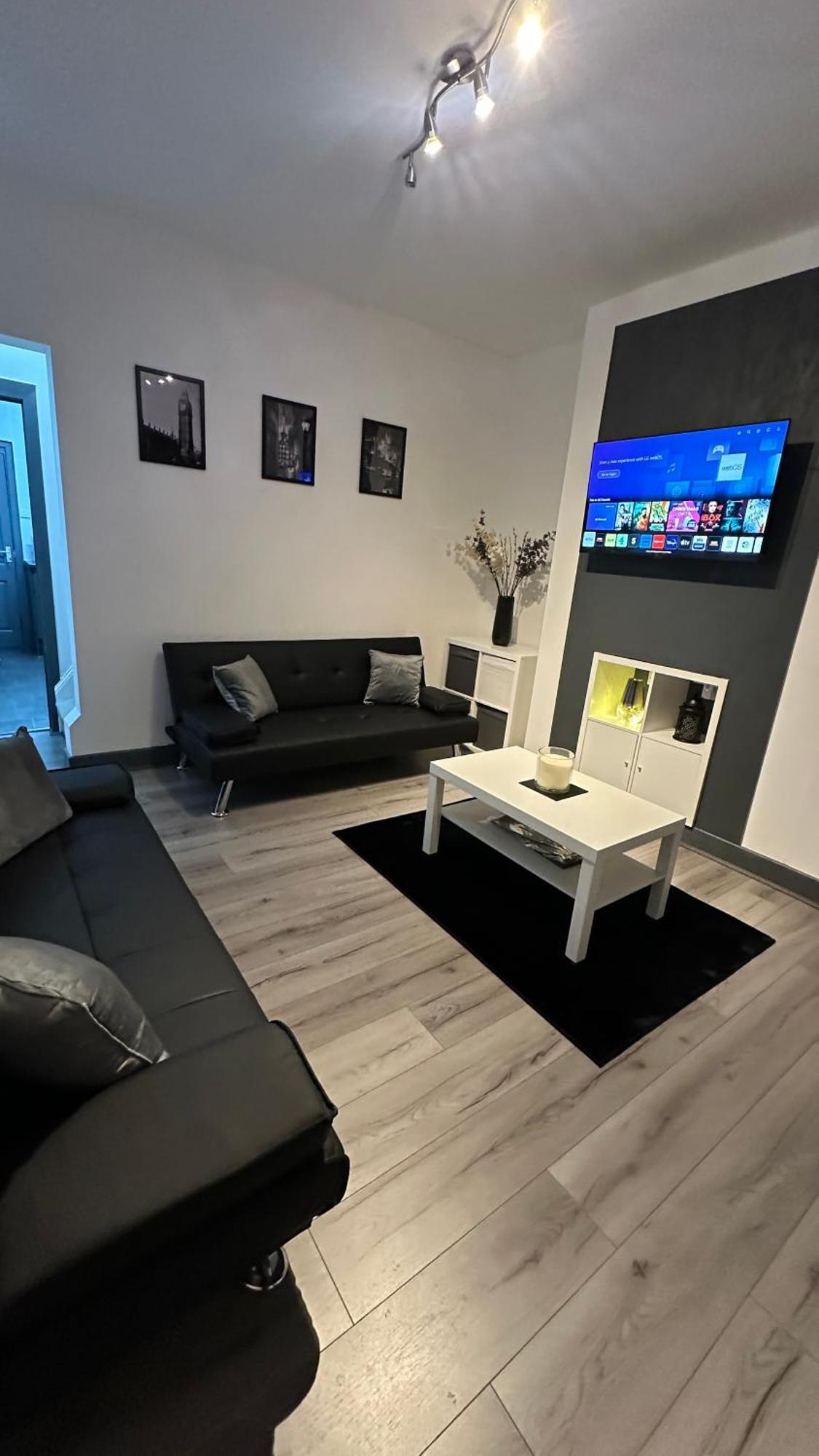 Modern 2 Bed Near Turf Moor Football Stadium, Parks, Canal And Lake Μπέρνλεϊ Εξωτερικό φωτογραφία